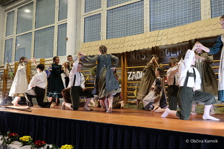 Ko v naši dolini zadiši  (3)